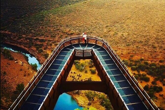 2 Days Kalbarri and Pink Lake Tour Monday Departure - Comfort on a small group bus: you’ll feel it in the details