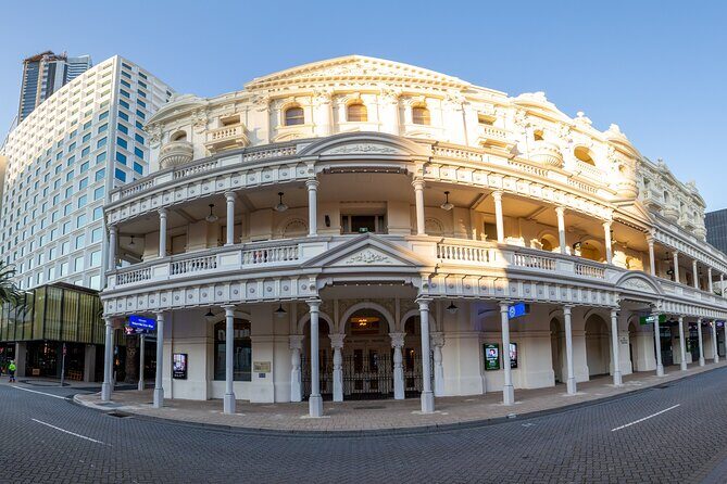 Boom-and-Bust: self-guided historical walking tour of Perth - Stop-by-stop: from Swan River hardship to the Bell Tower finish